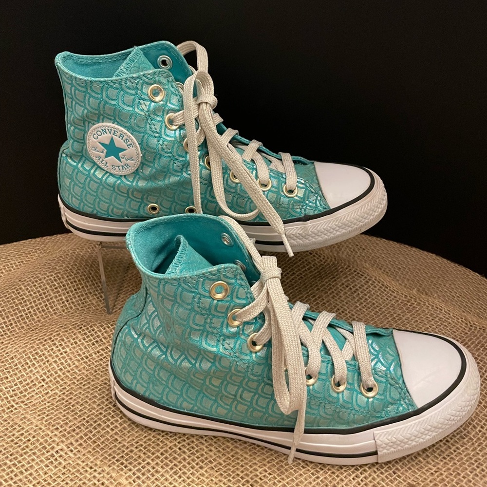 Converse Chuck Taylor Hi Tops in Turquoise Mermaid Scale - Women’s 6 EUC